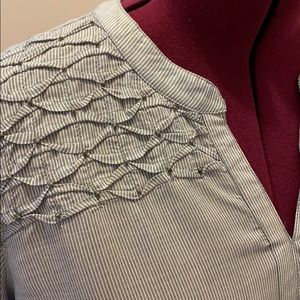 NWT Bandolino Smocked yoke top